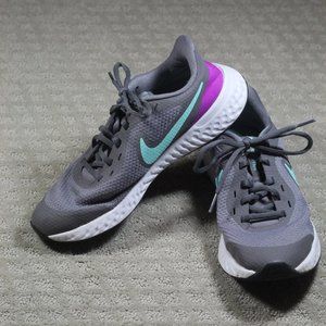 Nike Revolution Women's Size 7.5 Grey, Teal & Hot Pink Running Shoes BQ5671-005
